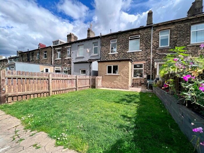 2 Bedroom Terraced House For Sale In Thorncliffe Street, Huddersfield, HD3
