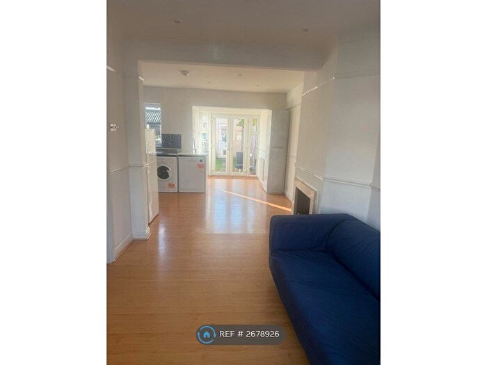 3 Bedroom Semi Detached House To Rent In Essex Close, Merton, SM4