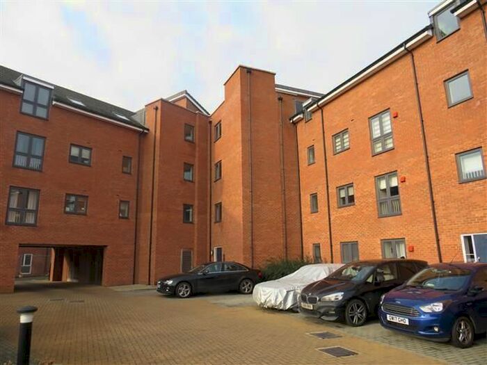 2 Bedroom Flat To Rent In Edge Street, Aylesbury HP19