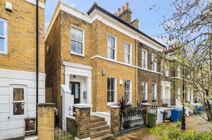 1 Bedroom Flat To Rent In Sutherland Square, London, SE17