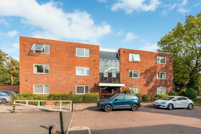 2 Bedroom Flat To Rent In Sutton Close, Beckenham, BR3