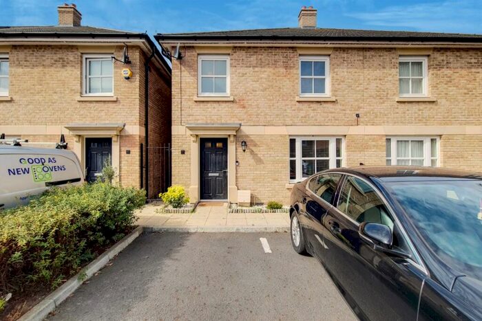 3 Bedroom Terraced House To Rent In Rainbow Road, Erith, Kent, DA8