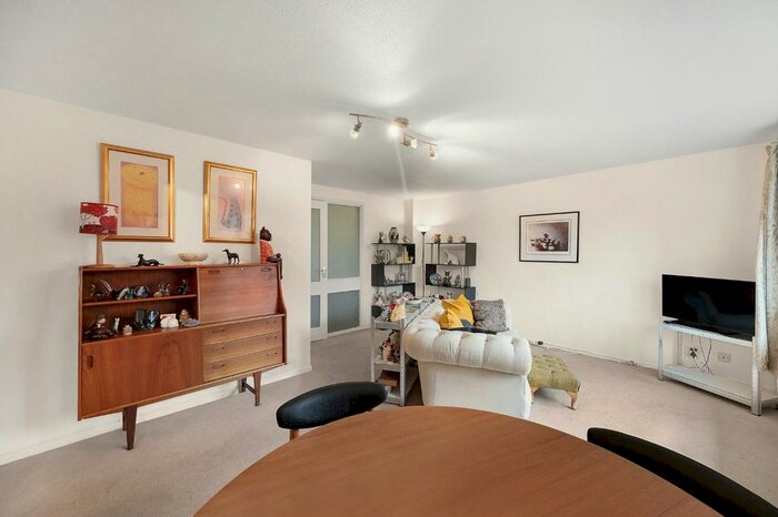 2 Bedroom Flat To Rent In Freethorpe Close, London SE19