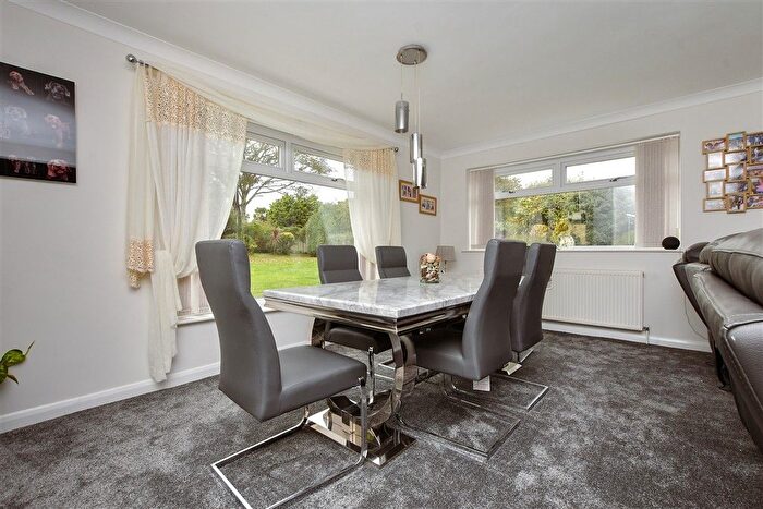 4 Bedroom Chalet For Sale In David Avenue, Cliftonville, Margate, Kent, CT9