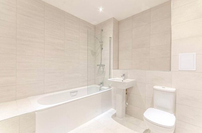 1 Bedroom Flat To Rent In Wimhurst Court, Poplar, London, E14