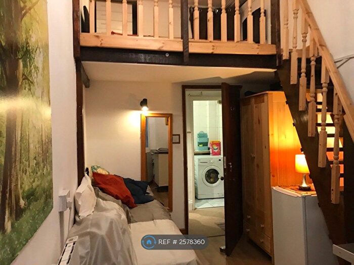 Studio To Rent In Hogarth Rd, London, SW5