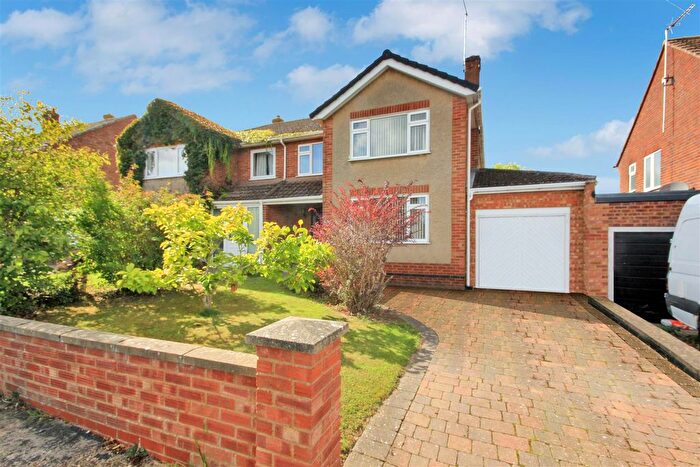 3 Bedroom Semi-detached House For Sale In Lodge Road, Rushden, NN10