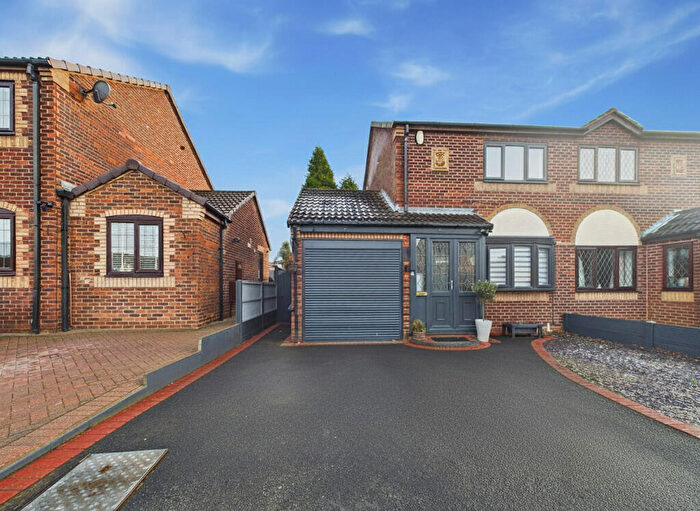 2 Bedroom Semi-Detached House For Sale In Pinewood Avenue, Wood End, CV9