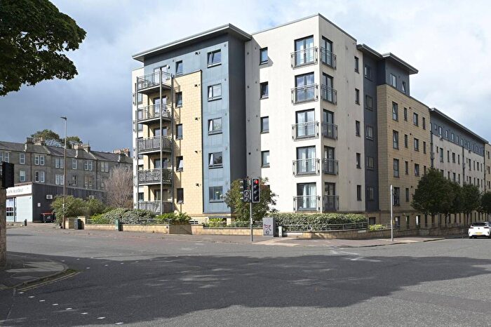 2 Bedroom Flat For Sale In / Broughton Road, Canonmills, Edinburgh, EH7