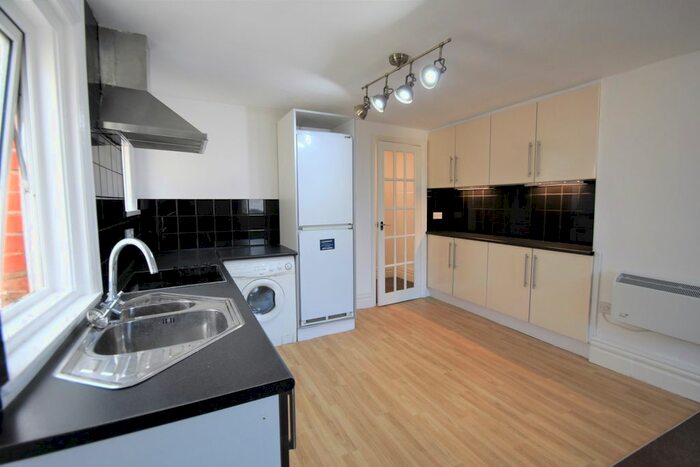 2 Bedroom Flat To Rent In Gladys Avenue, Portsmouth, PO2