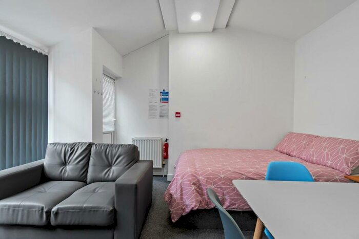 Studio To Rent In North Road East, Plymouth, Devon, PL4