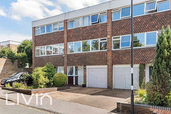 4 Bedroom Town House For Sale In Willow Mount, Croydon, CR0
