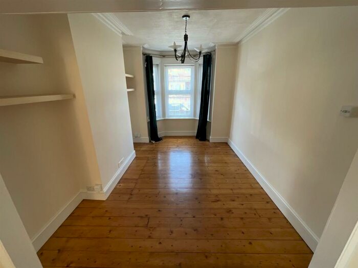 3 Bedroom Terraced House To Rent In Salisbury Road, Reading, RG30
