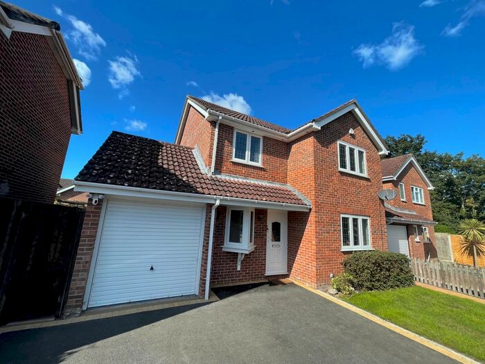 4 Bedroom Detached House To Rent In Lechlade Gardens, Bournemouth, BH7