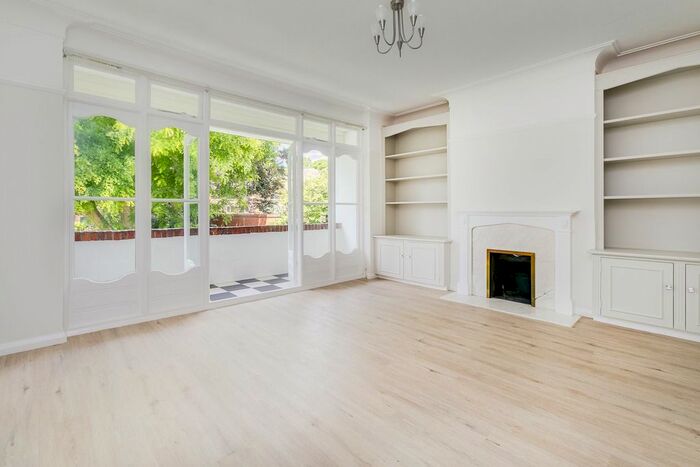 2 Bedroom Flat To Rent In Glendale Drive, SW19