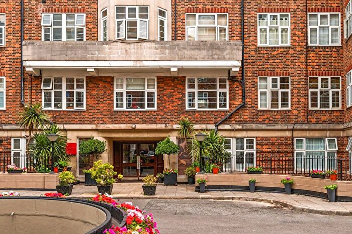 Studio For Sale In College Crescent, Swiss Cottage, London, NW3