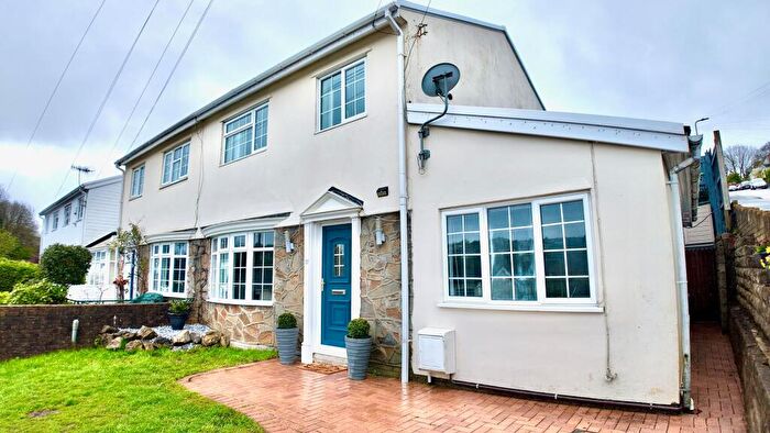 3 Bedroom Semi-Detached House For Sale In Springfield Road, Maesycwmmer, CF82