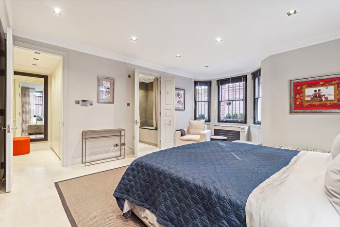 2 Bedroom Flat To Rent In Cadogan Square, London, SW1X