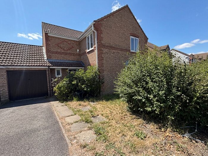 5 Bedroom House To Rent In Kirkstall Place, MK6
