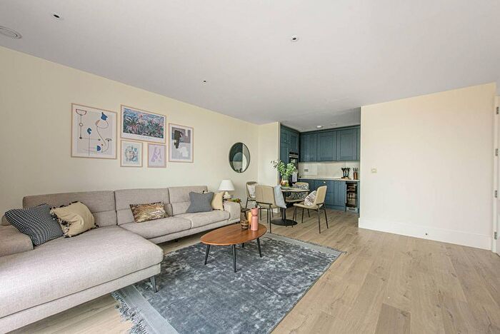 2 Bedroom Flat For Sale In Chaplin Drive, Enfield, Barnet, EN4