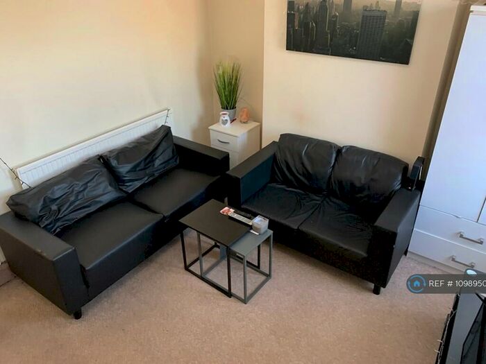 3 Bedroom Terraced House To Rent In Manor Oaks Road, South Yorkshire, S2