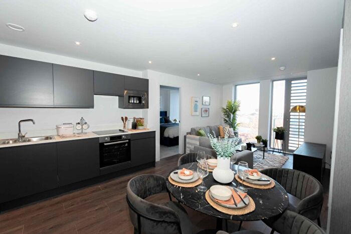 2 Bedroom Apartment To Rent In Greengate, Salford, M3