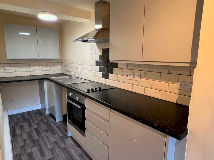 1 Bedroom Apartment To Rent In School Street, Halifax, HX1