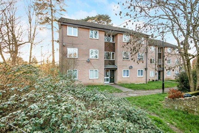 2 Bedroom Apartment For Sale In The Oaks, Merryoak, SO19