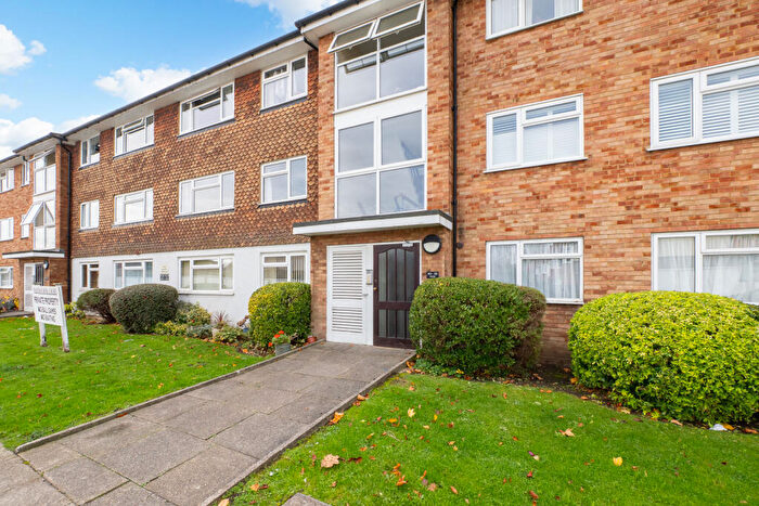 2 Bedroom Apartment For Sale In Westbourne Avenue, Cheam, Sutton, SM3