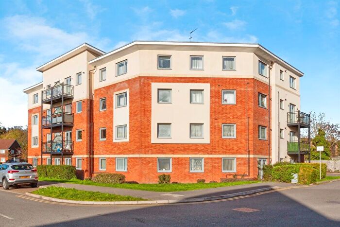 2 Bedroom Flat For Sale In Denton Way, Slough, SL3