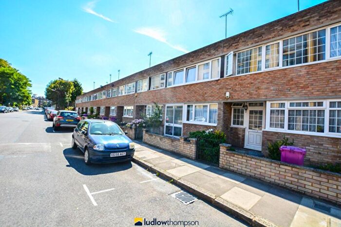 3 Bedroom Terraced House To Rent In West Arbour Street, Whitechapel, London, E1