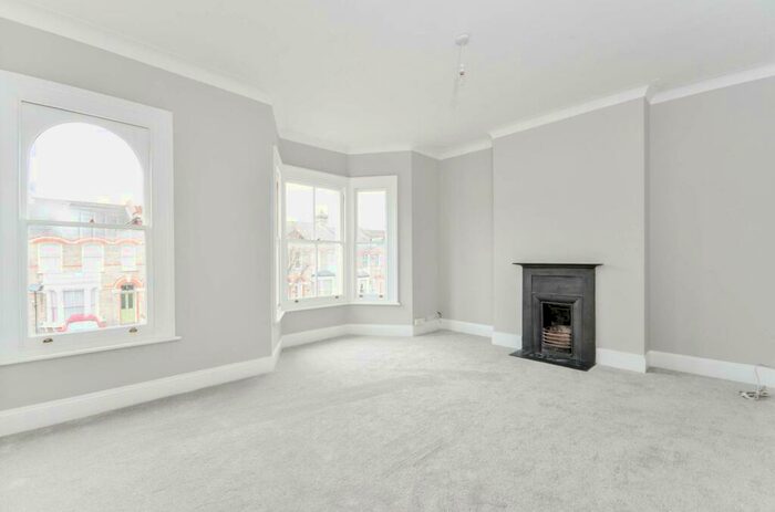 2 Bedroom Flat To Rent In Friern Road, East Dulwich, London, SE22