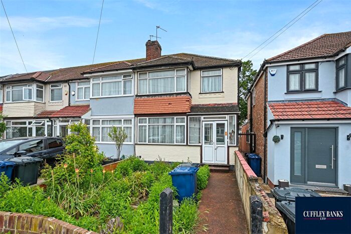 3 Bedroom End Of Terrace House For Sale In George V Way, Perivale, Middlesex, UB6