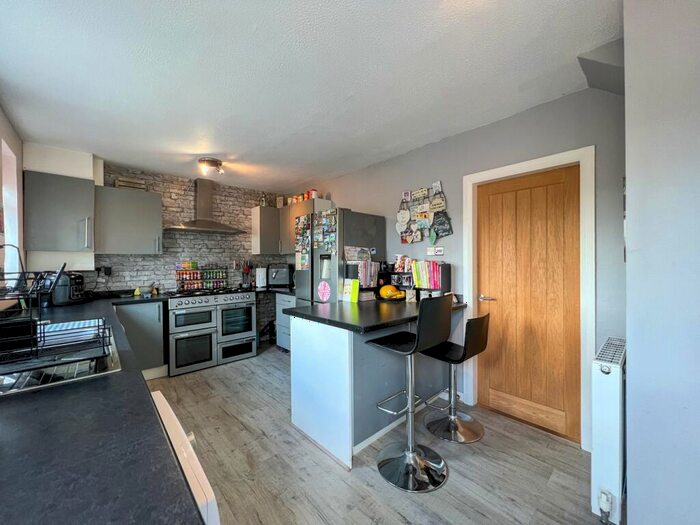 3 Bedroom Terraced House For Sale In Grasscroft Road, Honley, Holmfirth, HD9