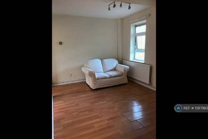 3 Bedroom Flat To Rent In Butterworth Path, Luton, LU2