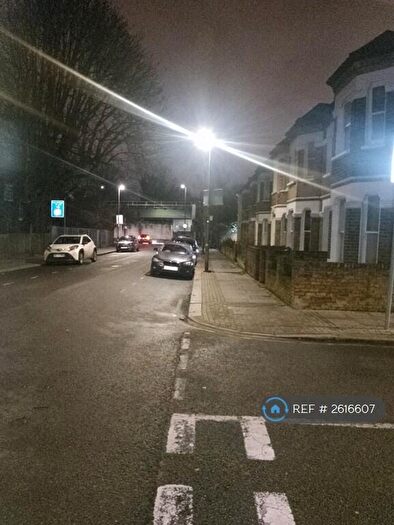 4 Bedroom Flat To Rent In Candahar Road, London, SW11