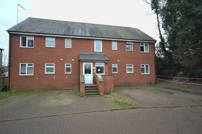 3 Bedroom Flat To Rent In Silver Street, Masons Court, CM24