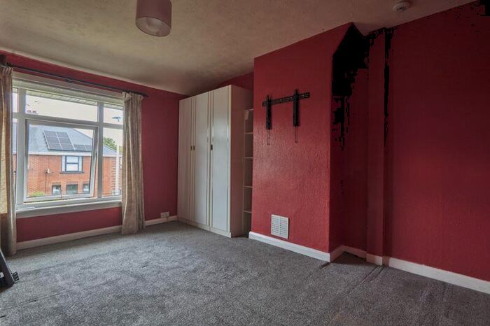 3 Bedroom Semi-Detached House For Sale In Rifford Road, Exeter, EX2