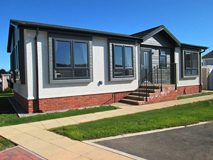 2 Bedroom Mobile/park Home For Sale In Ivy House Park, Taunton, TA3