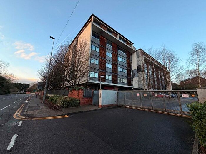 2 Bedroom Flat For Sale In Broadway, Salford, M50