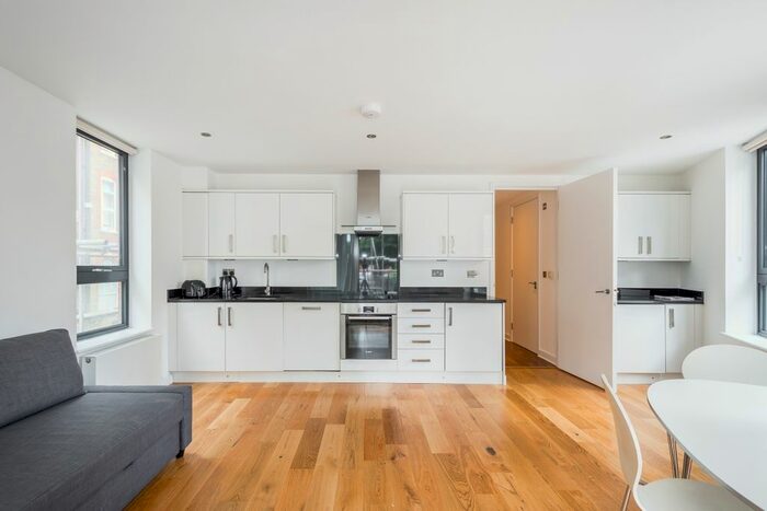 2 Bedroom Flat To Rent In Peerless Street, London, EC1V