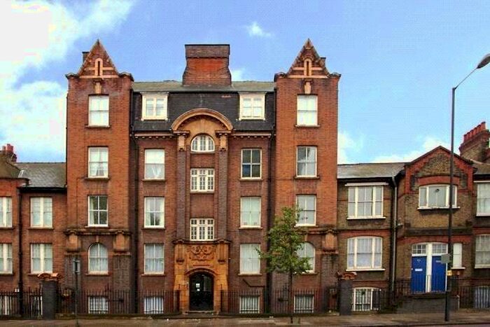 2 Bedroom Apartment To Rent In The Highway, London, E1W