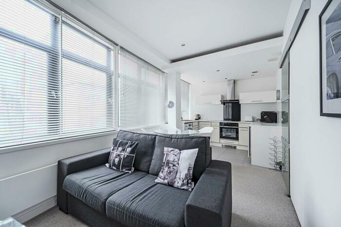 1 Bedroom Flat To Rent In Bishopsgate, Spitalfields, London, EC2M