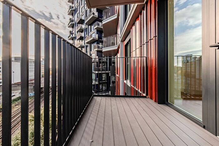 1 Bedroom Flat To Rent In Reflection Apartments, Cascade Way, London, W12