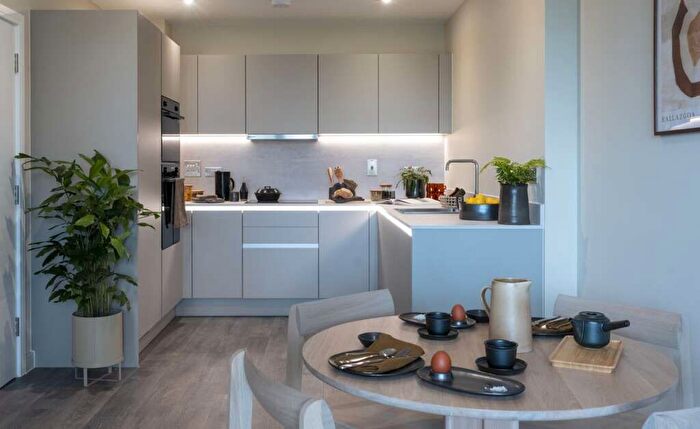 1 Bedroom Flat To Rent In Strafford Road, Acton, W3