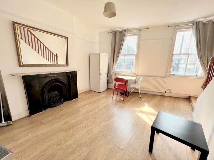 2 Bedroom Maisonette To Rent In New Cross Road, New Cross, SE14