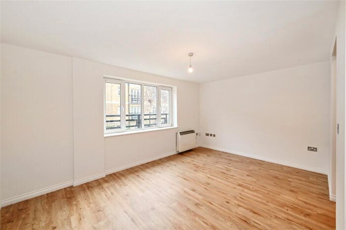 1 Bedroom Flat For Sale In Locksons Close, London, E14
