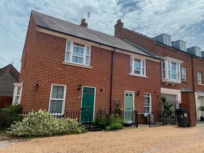 2 Bedroom Property To Rent In Carriage Mews, Canterbury, CT2
