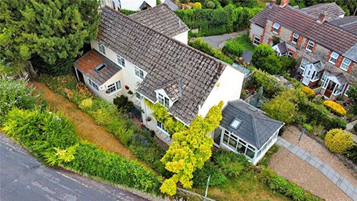 4 Bedroom Detached House For Sale In Blunsdon Hill, Blunsdon, Swindon, Wiltshire, SN26