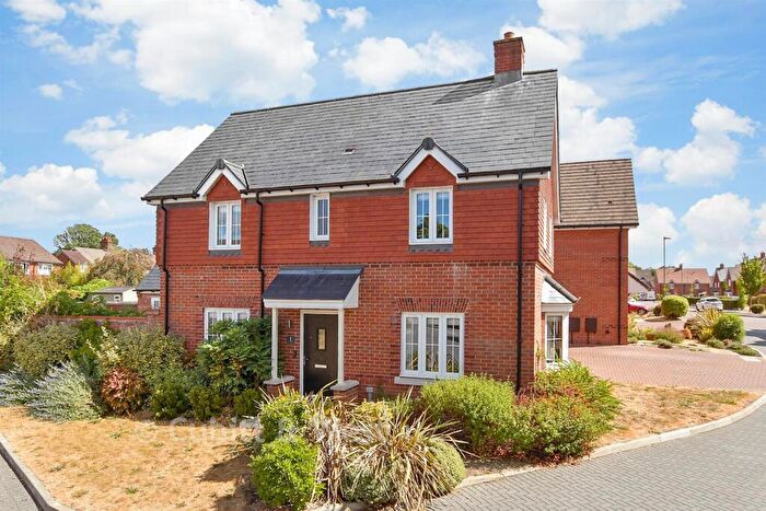 3 Bedroom Detached House For Sale In Hewitts Road, Cranleigh, Surrey, GU6